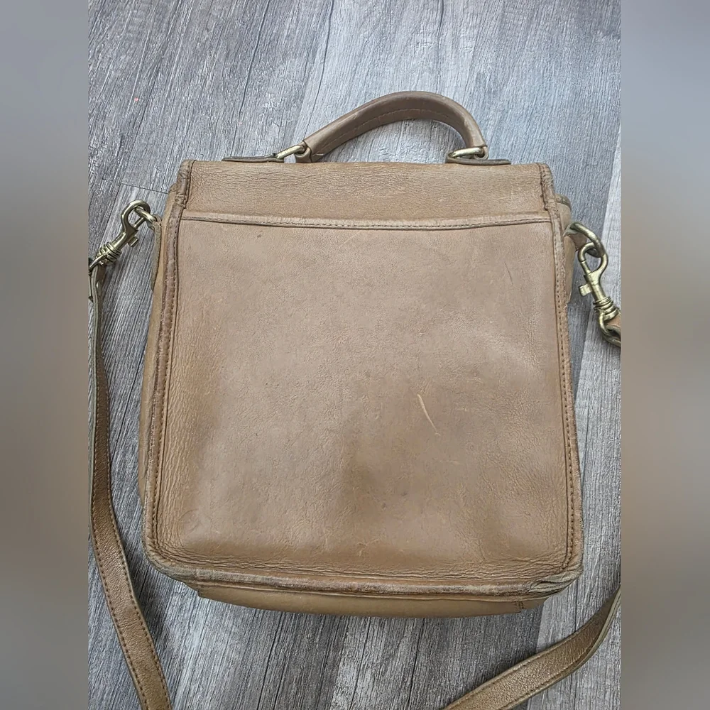 Vintage HUNT CLUB Elegant Tan Leather Women's Crossbody Equestrian Coach Like